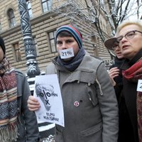 ФОТО: Бусулис, Рейникс и другие вышли к Сейму протестовать против 21% НДС на культуру