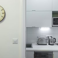 Sešas kaitinošas lietas, ar kurām saskaramies īres dzīvokļu virtuvēs