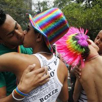 Россия говорит "нет" геям и олимпийскому Pride House