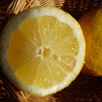 Kā vislabāk uzglabāt pārgrieztu citronu?