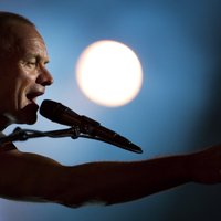 Stings jaunajā albumā dzied par Bovija un Prinsa nāvi
