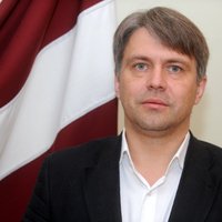 Омбудсмен призвал Латвию отказаться от термина "негражданин"