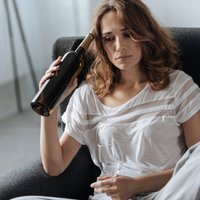 Калорийность на бутылках и меньше рекламных акций: Минздрав будет бороться с алкоголизмом