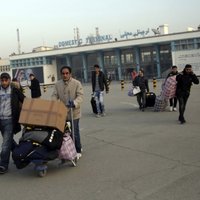 ВИДЕО. Хаос в аэропорту Кабула: тысячи афганцев пытаются покинуть страну, есть погибшие