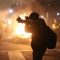 Foto un video: Ar iespaidīgiem protestiem sākusies Trampa ēra