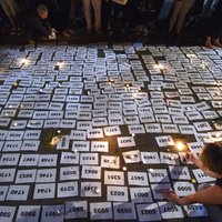 Serbijā pieciem cilvēkiem izvirza apsūdzības par musulmaņu nogalināšanu Bosnijas kara laikā