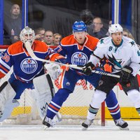 'Oilers' vārtsargs Skrīvenss atvaira 59 metienus un iekļūst NHL vēsturē