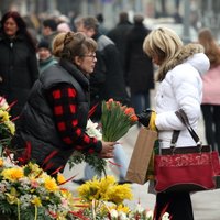 8 марта. Латвия просит защиты и помощи, кража роз, техосмотр по-новому, феминистки около Кремля