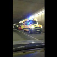 Video: Traktora un vieglā auto sadursmē Pļaviņu HES tunelī cietuši divi cilvēki