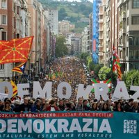Vairāk nekā 700 Katalonijas mēri Barselonā apliecina atbalstu neatkarības referendumam