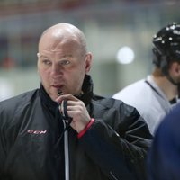 Уволенный 10 дней назад тренер стал главным в другом клубе КХЛ