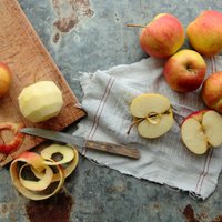 Veikalos nonākusi pirmā Latvijas ābolu raža
