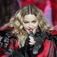ФОТО: Мадонна показала грудь в смелой фотосессии для Vogue