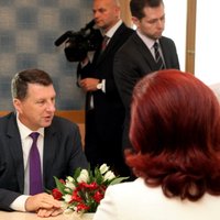 Bēgļu krīze Latvijā: Vējonis cenšas samierināt partijas
