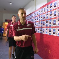 No Latvijas U-18 basketbola izlases kā pēdējie tiek atskaitīti Salenieks un Būmeistars