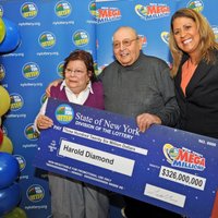 80 gadus vecs Ņujorkas pensionārs loterijā laimē 326 miljonus dolāru