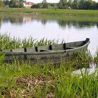 Трагедия в Латгалии: на озере перевернулась лодка, один человек утонул