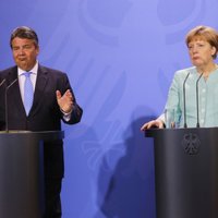 Vācijas ekonomikas ministrs kritizē Merkeli par ES un ASV brīvās tirdzniecības līgumu