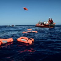 Spānija izglābj gandrīz 500 Vidusjūru šķērsojošus migrantus