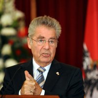 Austrijas prezidentam piešķirts Triju Zvaigžņu ordenis