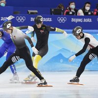 Šorttrekists Krūzbergs olimpiskajā debijā 1000 metros apstājas priekšsacīkstēs