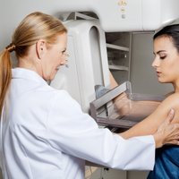 Специалисты рассказывают об инновационном лечении рака груди в Латвии