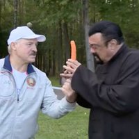 Video: Kā Lukašenko cienāja Sīgalu ar burkānu no savas vagas