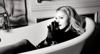 ВИДЕО: Мадонна снялась в пикантной рекламе собственной косметики