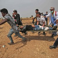 Foto: Pie Gazas joslas un Izraēlas robežas izceļas sadursmes; divi bojāgājušie