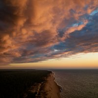 Krāšņi foto: gleznainais saulriets pēc negaisa