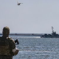Ukrainas krasta aizsardzības kapacitātes neitralizējušas Krievijas spējas iegūt pārsvaru jūrā, secina Lielbritānija