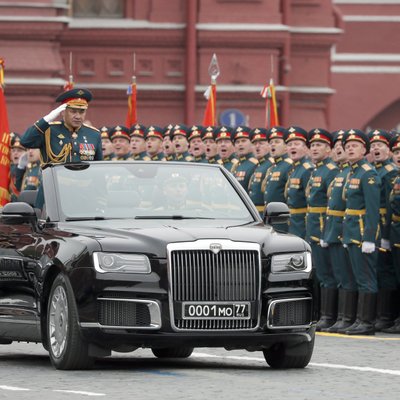 Foto: 9. maija parādē Maskavā debitējis 'Aurus' kabriolets