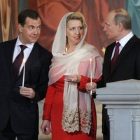 Медведев о здоровье Путина: жив-здоров, и слава Богу