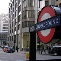 Полиция считает взрыв в лондонском метро терактом; обезвреживают второе взрывное устройство
