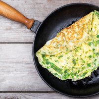 Kā pagatavot sulīgu omleti franču gaumē: noderīgi padomi un videopamācība