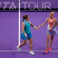 Ostapenko kopā ar Kičenoku nominētas WTA gada labākā dubultspēļu dueta balvai