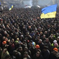 Tūkstošiem cilvēku Kijevā piemin studentu demonstrācijas izklīdināšanu pirms gada