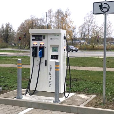 'Neste' degvielas stacijās sāk darboties elektromobiļu ātrās uzlādes punkti