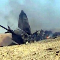 Video: Dienas laikā džihādisti notriec Sīrijas režīma iznīcinātāju un helikopteru