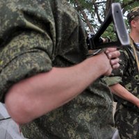 Ukraiņu karavīri sestdien atsituši divus uzbrukumus Doņeckas lidostai