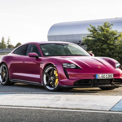 'Porsche' modernizējis elektriskā 'Taycan' modeļu saimi