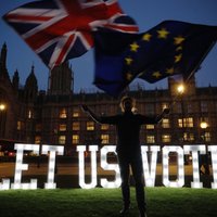 Lielbritānijas parlaments nobalso pret visām 'Brexit' līguma alternatīvām