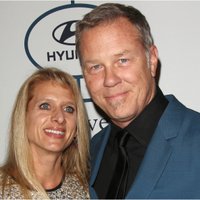 Izjukusi 'Metallica' līdera Džeimsa Hetfīlda 25 gadus ilgā laulība