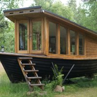 Dzīvot laivā: vienreizējs vietējā meistara dizains brīvdienu mājai