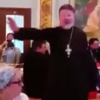 Video: Krievu cienīgtēvs par burlaku balādes 'Murka' dziedāšanu baznīcā izsūtīts uz Piedņestru