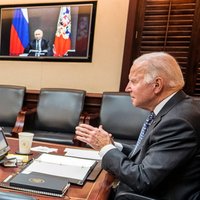 Байден заявил о признаках вторжения России в "ближайшие несколько дней"