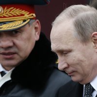 Путин - в военном штабе, Шойгу - на передовой. Что это значит?