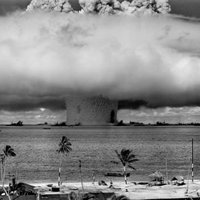 Pastardienas bumbu mantojums: kas šobrīd notiek kodolizmēģinājumu vietās