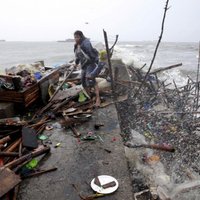 Ķīnā taifūna lietavu izraisītos zemes nogruvumos 32 pazudušie