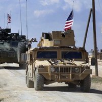 Kurdu kontrolētajā Menbižā, kurai draud uzbrukt Turcija, joprojām atrodas ASV spēki